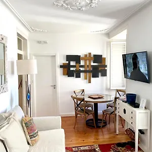 Bright And Spacious Three Bedroom In The Heart Of Appartement